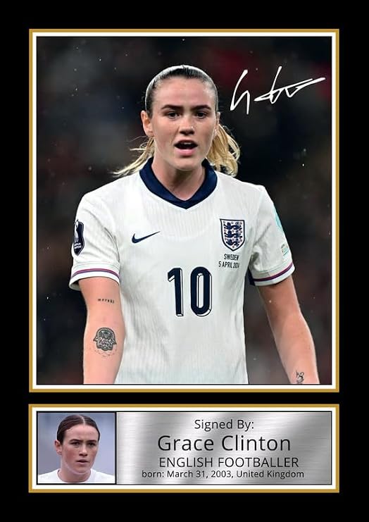 FoxyPrinting Grace Clinton Poster Print – England Lioness Midfielder & Man Utd Star – Framed or Unframed – Gift for Women’s Football Fans, A3 Poster Print (420x297mm)