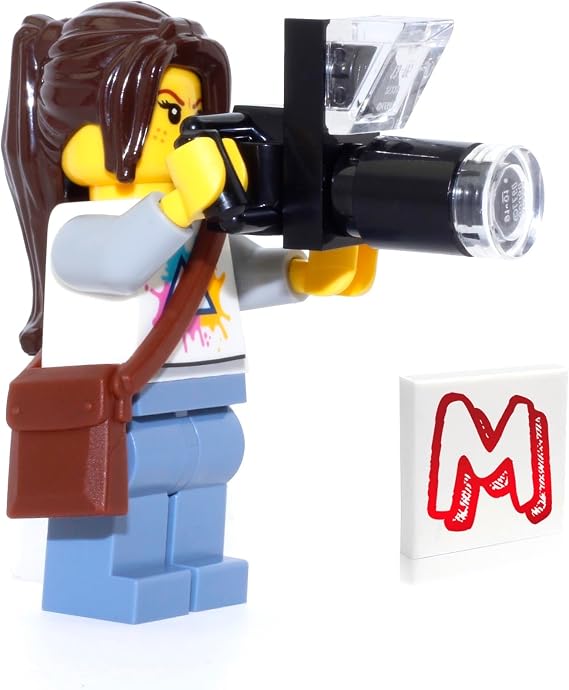Lego Outdoor Minifigure: Nature Photographer (Female with Long Lens Camera) 60202