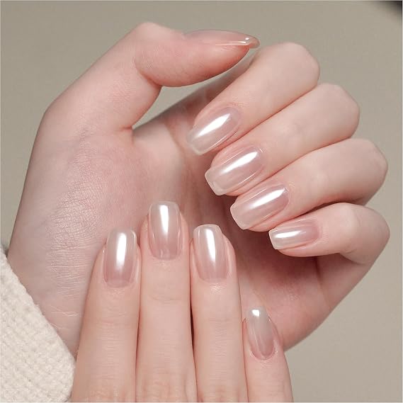 GAOY White Pearl Chrome Nail Powder, Mirror Effect Shimmer Glitter Pigment Mermaid Aurora Nail Art Decorations, Lustrous White